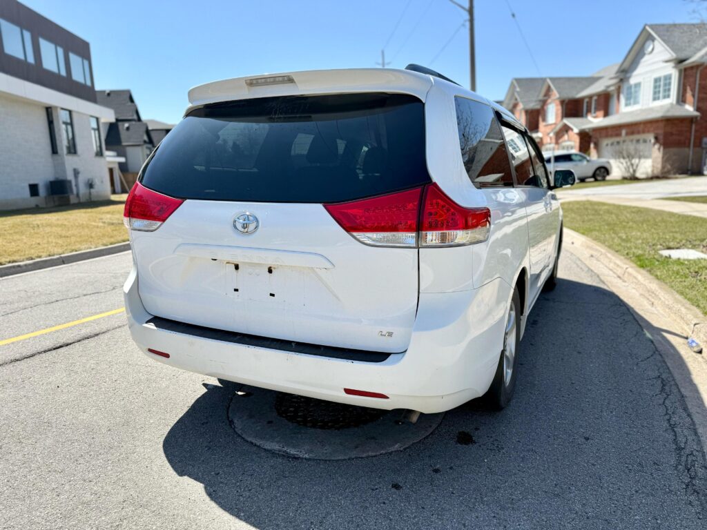 2013 TOYOTA SIENNA LE
