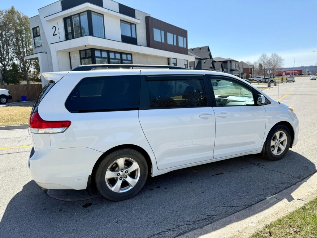 2013 TOYOTA SIENNA LE