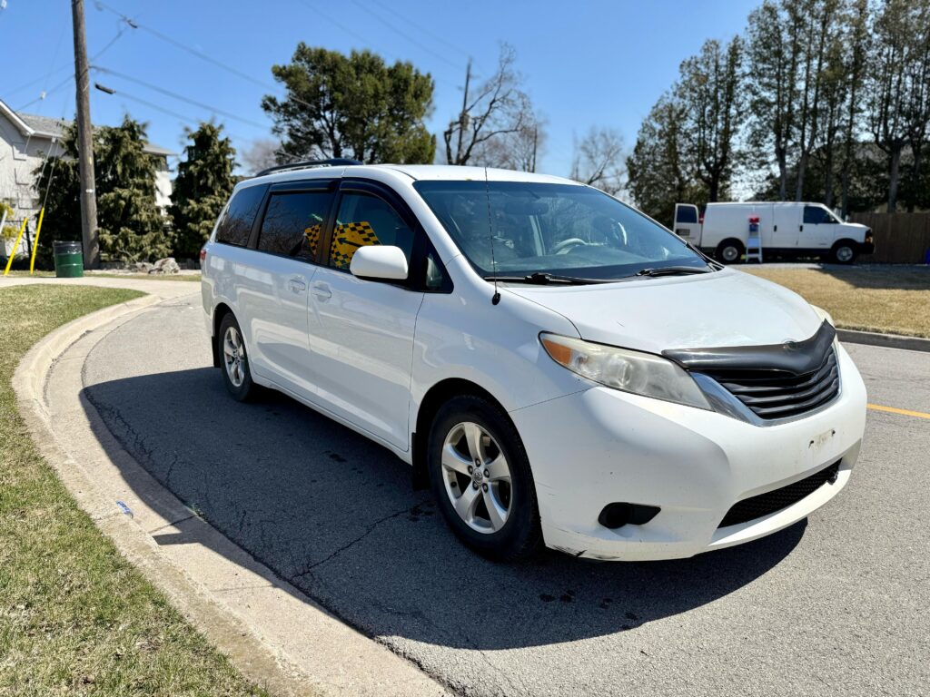 2013 TOYOTA SIENNA LE