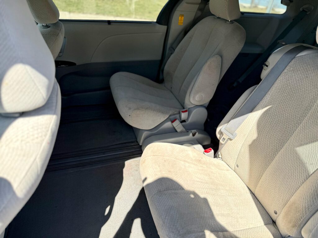 2013 TOYOTA SIENNA LE