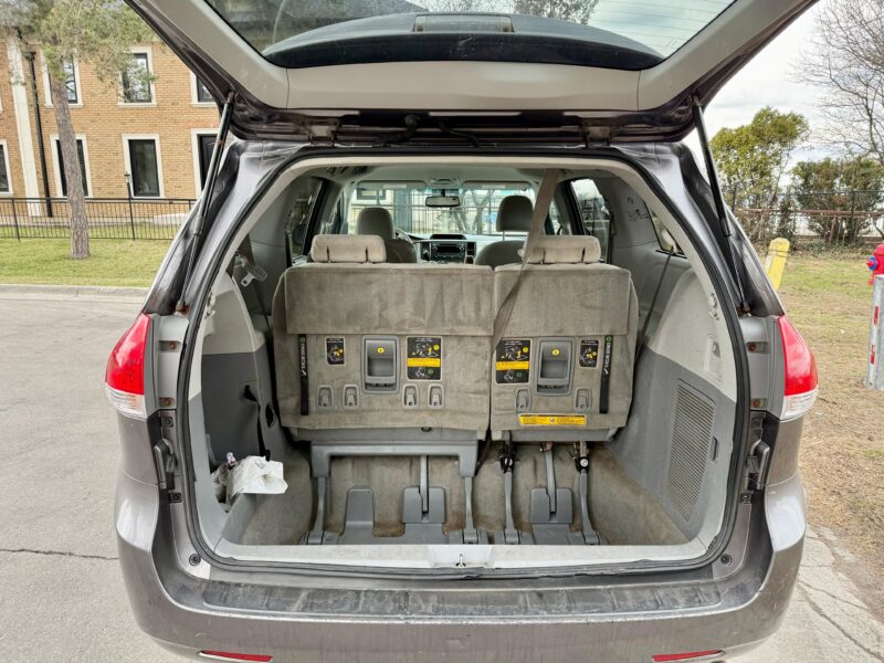 2014 TOYOTA SIENNA LE