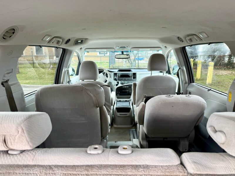2014 TOYOTA SIENNA LE