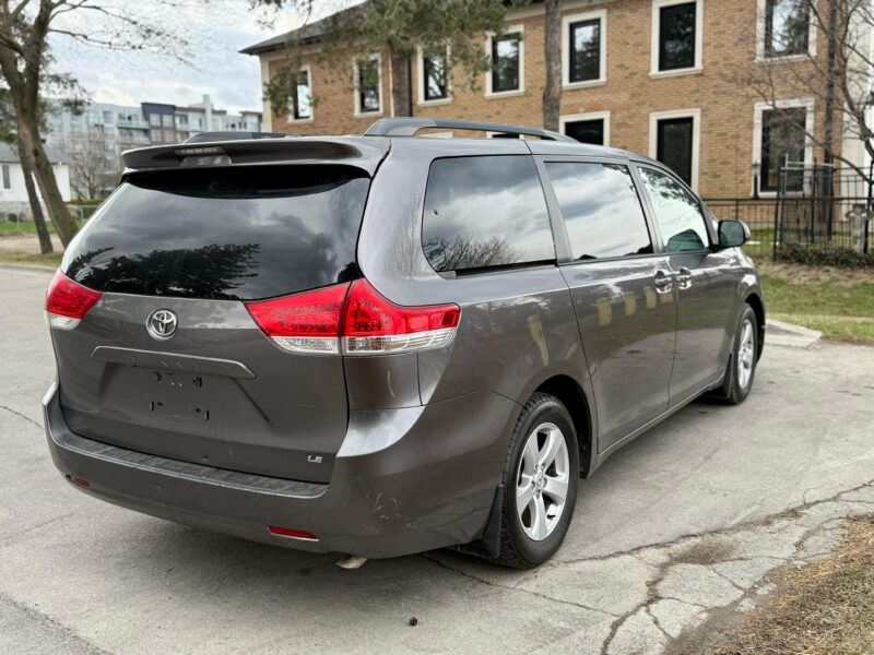 2014 TOYOTA SIENNA LE